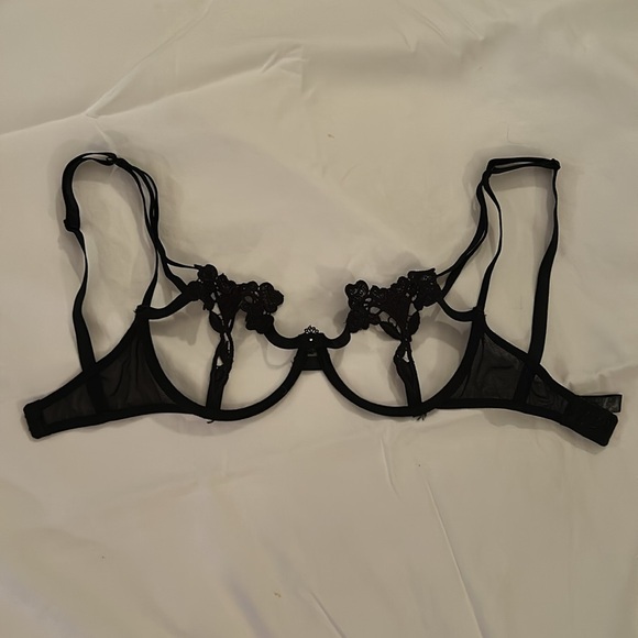Bluebella Black Lace Bra Set - Picture 5 of 6